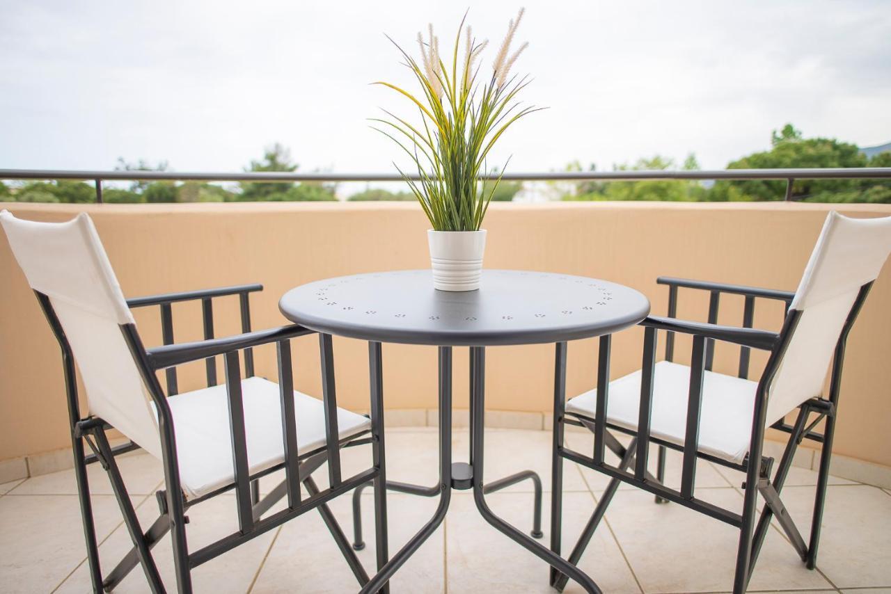 Helios: Charming Beach Home Next To Crystal Waters เนอามากรี ภายนอก รูปภาพ